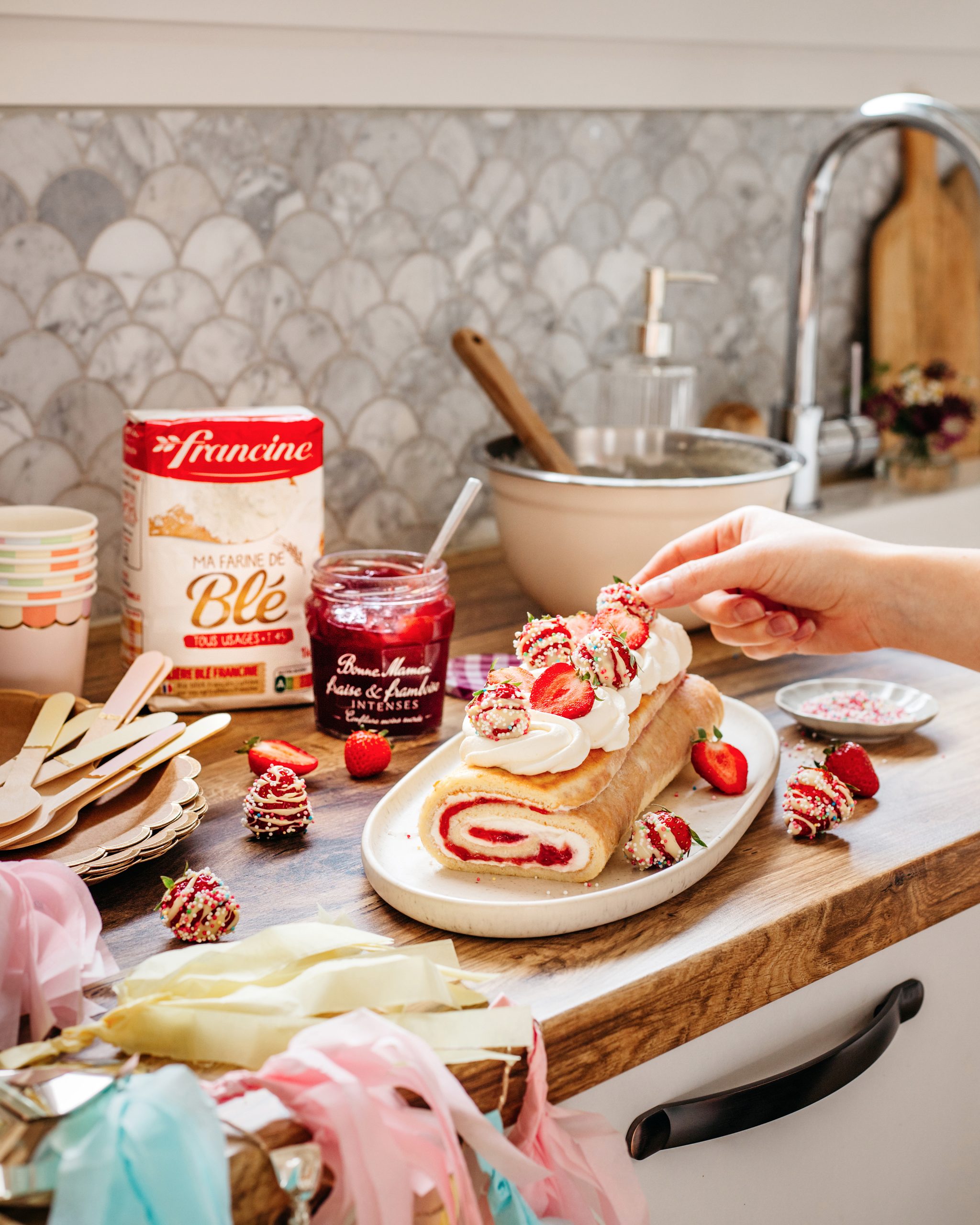Roulé Fraise Framboise Intense Bonne Maman x Francine - Leanna Earle - v2